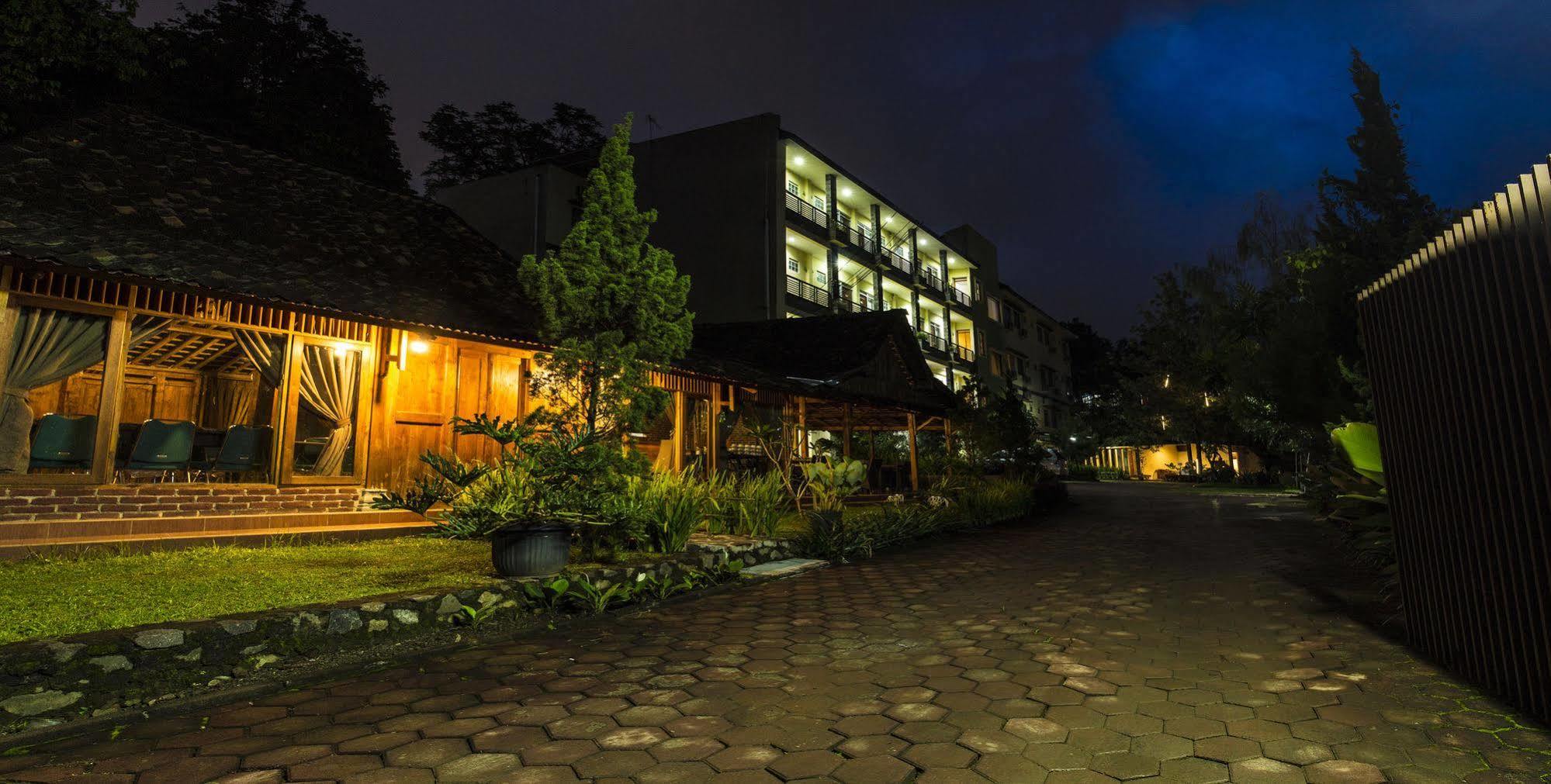 Hotel Lotus Bandung Eksteriør bilde